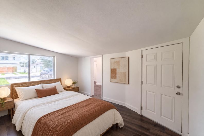 Photo 4 of 15 of 212 W Hiawatha St, Tampa, FL