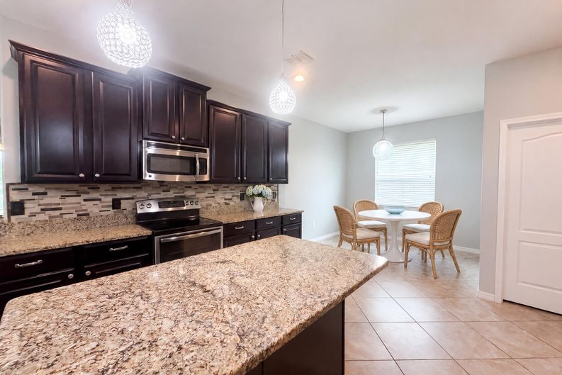 Photo 12 of 37 of 626 Tanana Fall Dr, Ruskin, FL