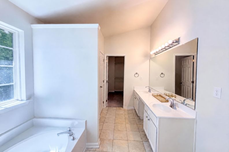 Photo 14 of 22 of 14542 Arbor Ridge Dr, Charlotte, NC
