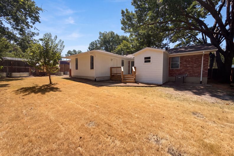 Photo 5 of 23 of 808 Griffin St, McKinney, TX