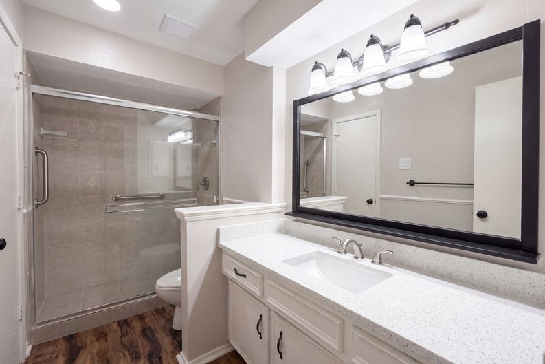 Photo 17 of 22 of 1618 Woodcrest Ln, Carrollton, TX