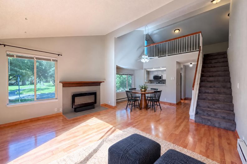 Photo 3 of 25 of 11776 SW Boones Bend Dr, Beaverton, OR