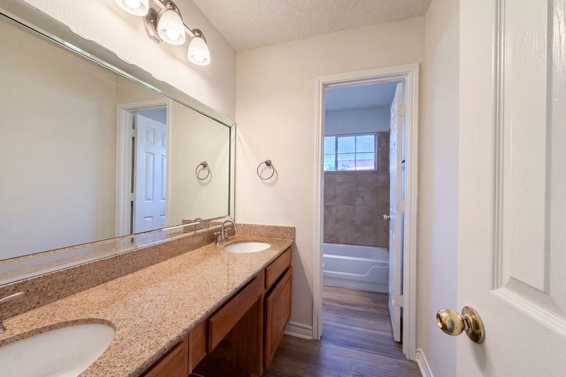 Photo 13 of 24 of 2915 Olympia Dr, Grand Prairie, TX