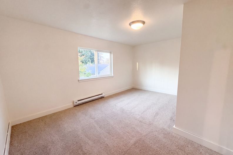 Photo 12 of 17 of 7507 Lower Ridge Rd, Everett, WA
