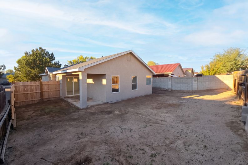 Photo 16 of 18 of 633 Autumn Meadows Dr NE, Rio Rancho, NM