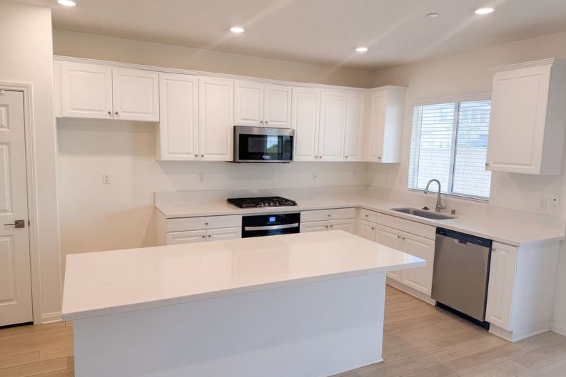 Photo 8 of 24 of 27744 Bay Ave, Moreno Valley, CA