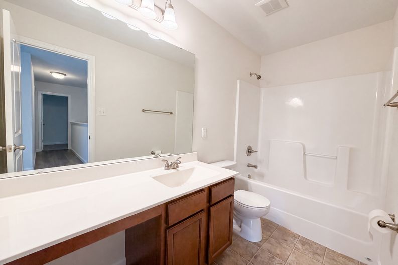 Photo 12 of 28 of 5945 Hawkins Ridge Ct, Saint Louis, MO