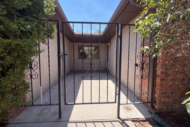 Photo 19 of 22 of 6908 Welton Dr NE, Albuquerque, NM