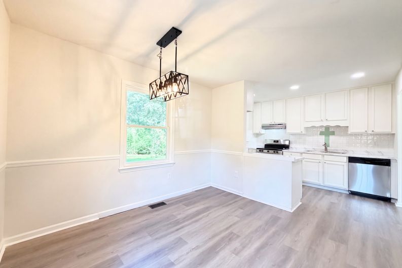 Photo 7 of 16 of 8332 Clear Meadow Ln, Charlotte, NC