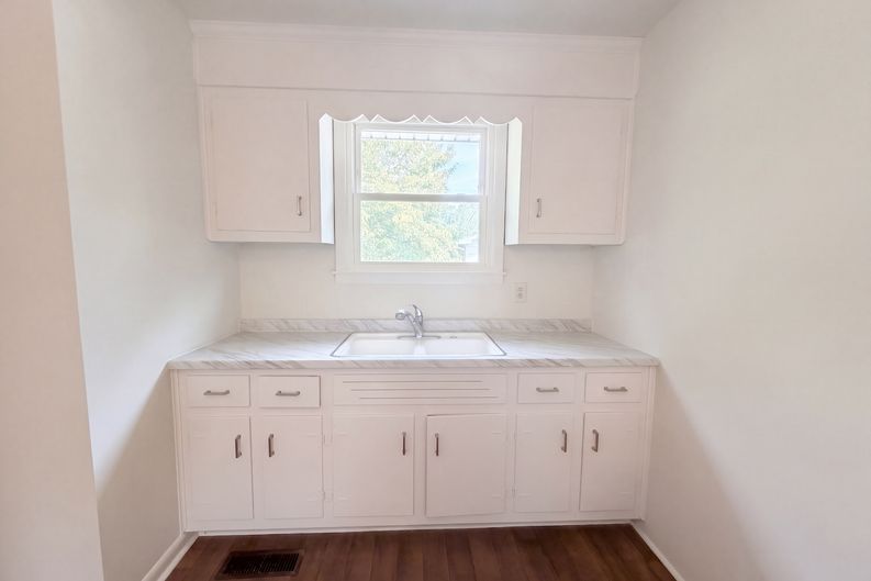 Photo 6 of 26 of 313 Lafayette Rd, Clarksville, TN