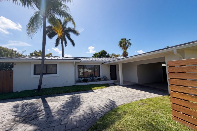 Photo 13 of 17 of 1717 NE 20th Ave, Fort Lauderdale, FL