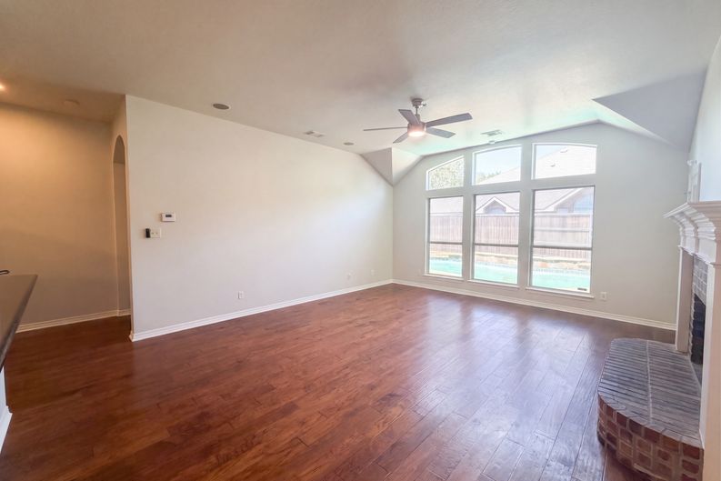 Photo 11 of 30 of 6 Cimarron Ct, Roanoke, TX