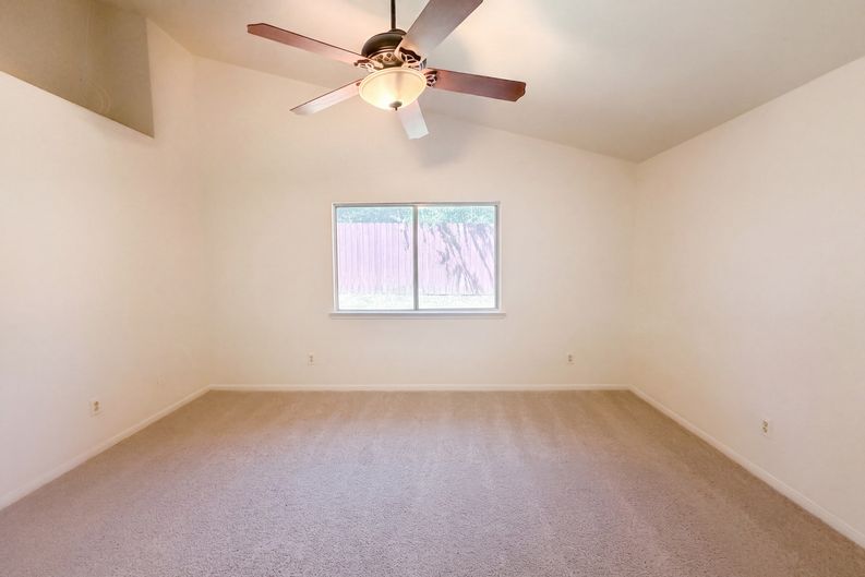 Photo 4 of 16 of 710 Brazos Dr, Temple, TX