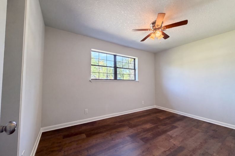 Photo 9 of 22 of 4040 Sierra Madre Dr S, Jacksonville, FL