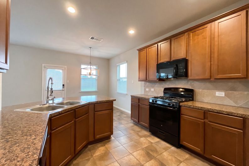 Photo 9 of 20 of 10310 Lake Huron Dr, Humble, TX