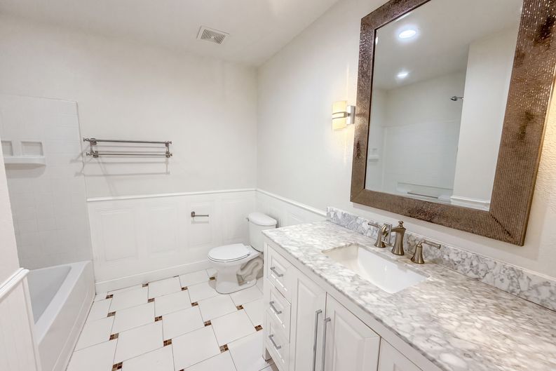Photo 14 of 19 of 111 Forest Park Ln, Red Oak, TX