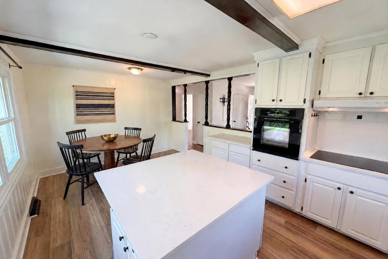 Photo 9 of 24 of 6621 Starcrest Dr, Charlotte, NC