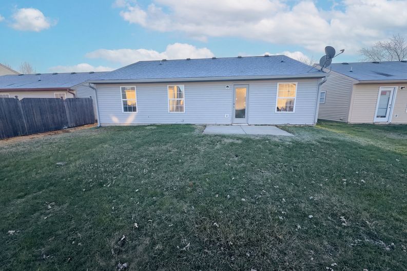 Photo 5 of 20 of 6654 Hazelhatch Dr, Indianapolis, IN