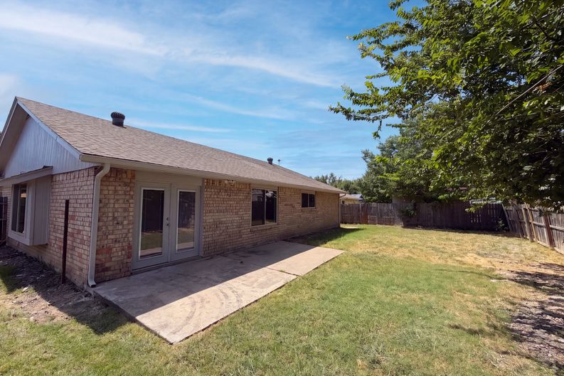 Photo 5 of 21 of 220 Grand Meadow Dr, Fort Worth, TX