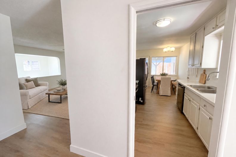 Photo 7 of 30 of 5313 Fernwood Way, Sacramento, CA