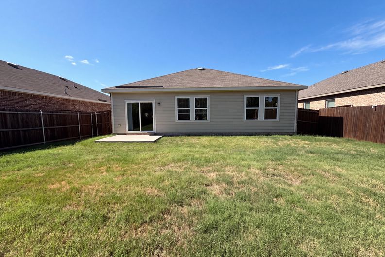 Photo 5 of 17 of 429 Starboard Dr, Crowley, TX