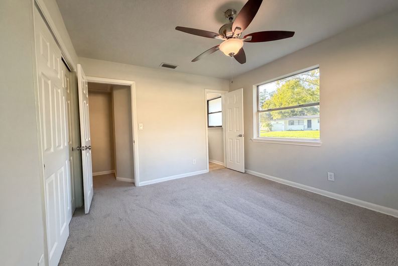 Photo 12 of 26 of 6535 Lou Dr N, Jacksonville, FL