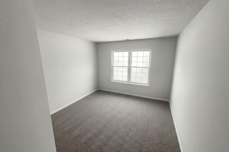 Photo 14 of 24 of 4925 Pembridge Dr, Indianapolis, IN
