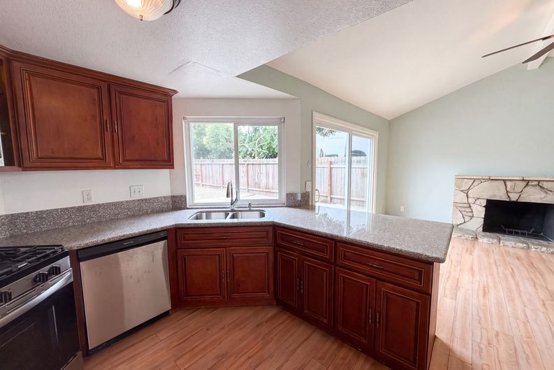 Photo 7 of 25 of 7804 McClintock Way, Sacramento, CA