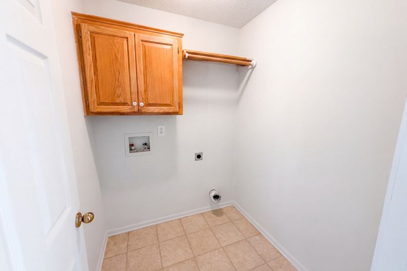 Photo 18 of 25 of 801 Courtland Ct, Belton, MO