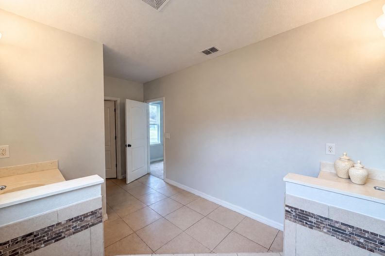 Photo 18 of 22 of 4876 Grassy Knoll Dr, Tavares, FL