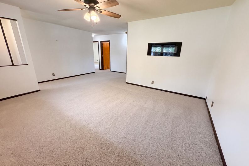 Photo 8 of 23 of 3162 Ashway Dr, Indianapolis, IN