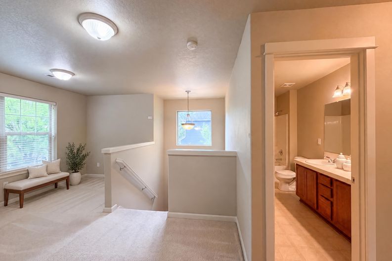 Photo 11 of 23 of 1724 SW Willowview Ter, Beaverton, OR