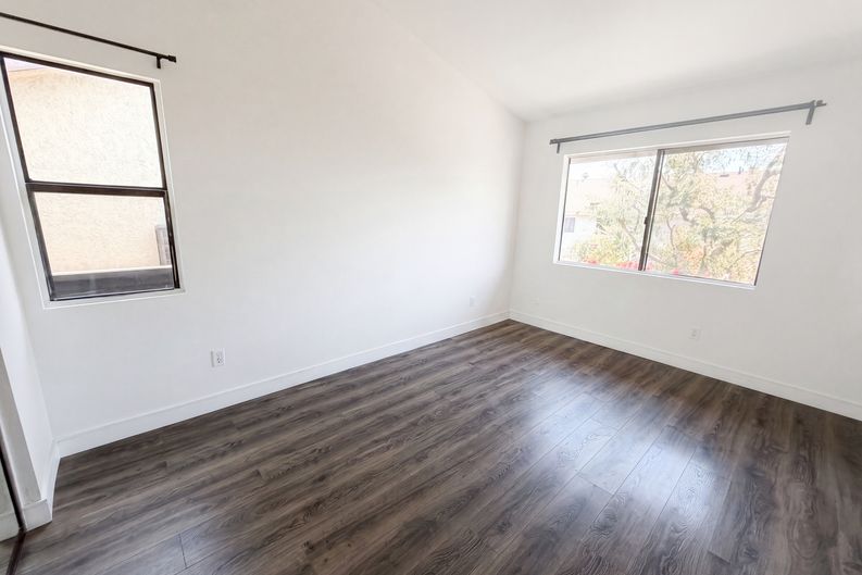 Photo 4 of 17 of 7300 Corbin Ave, Reseda, CA
