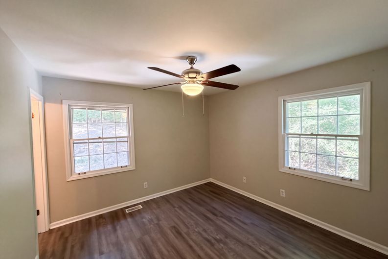 Photo 12 of 29 of 1120 Emerald Dr, Concord, NC