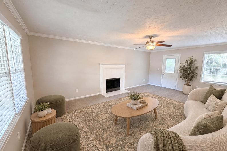 Photo 3 of 23 of 4078 Tara Ct, Loganville, GA