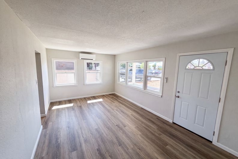 Photo 7 of 19 of 1374 El Nita Ln, Hemet, CA