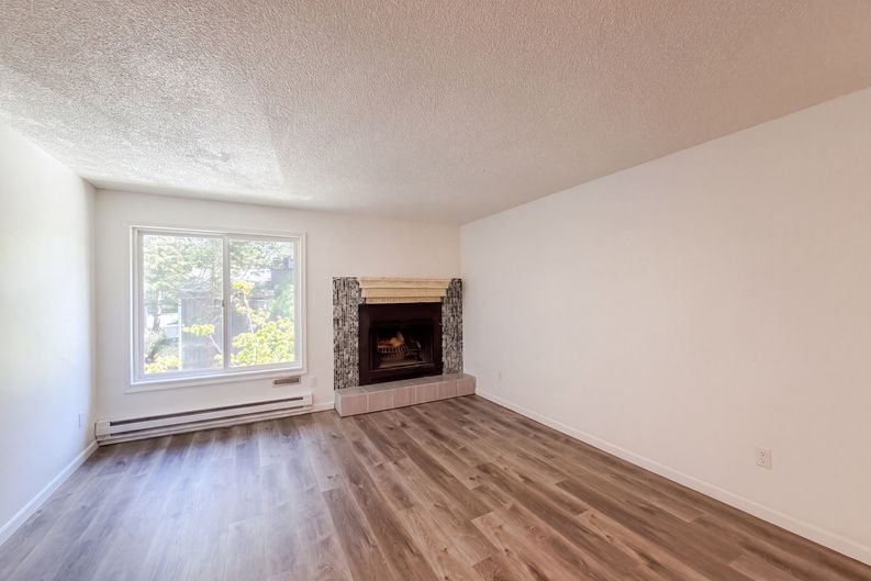 Photo 7 of 24 of 650 SW Meadow Dr, Beaverton, OR