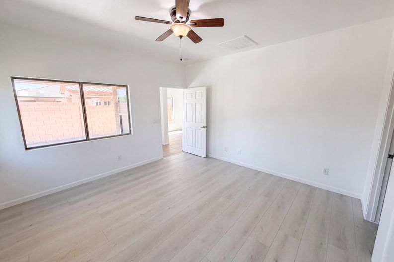Photo 19 of 27 of 934 E Overlin Dr, Avondale, AZ