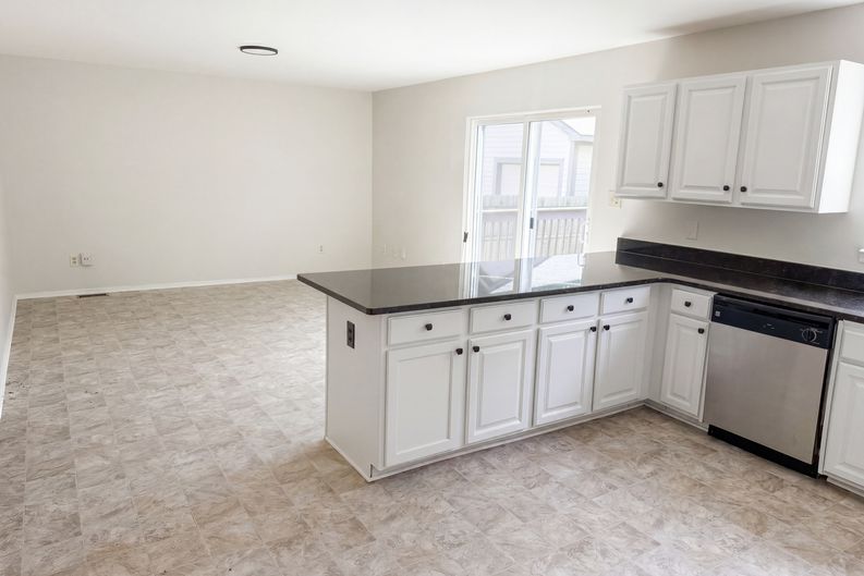 Photo 7 of 28 of 21425 Averhill St, Farmington Hills, MI