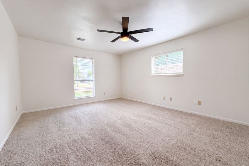 Photo 4 of 21 of 6910 Vialinda Dr, Houston, TX
