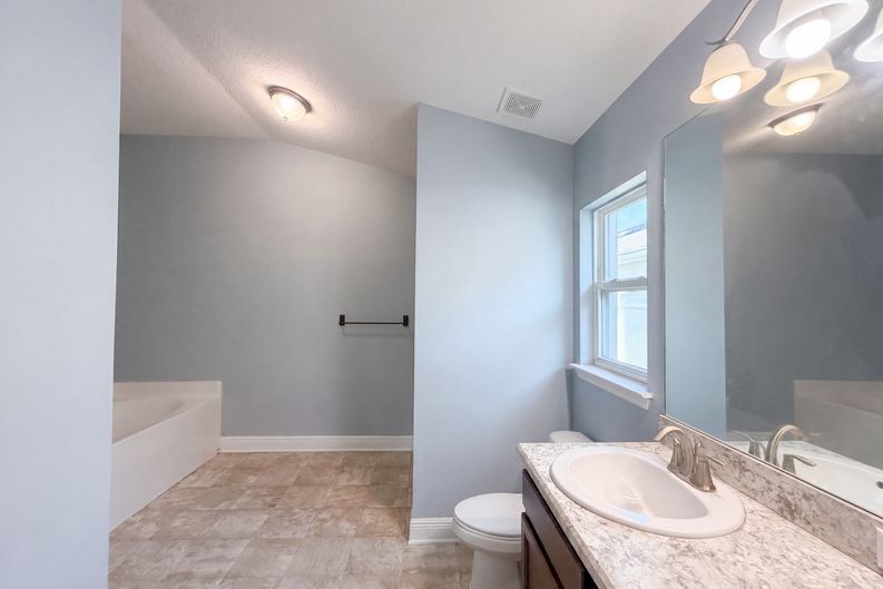 Photo 14 of 26 of 1229 Longville Cir, Tavares, FL