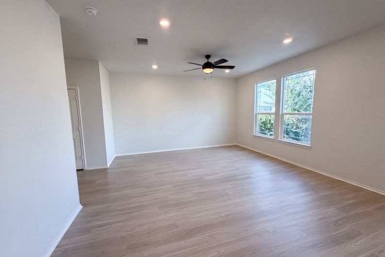 Photo 14 of 19 of 252 Sage Derby Dr, Hutto, TX