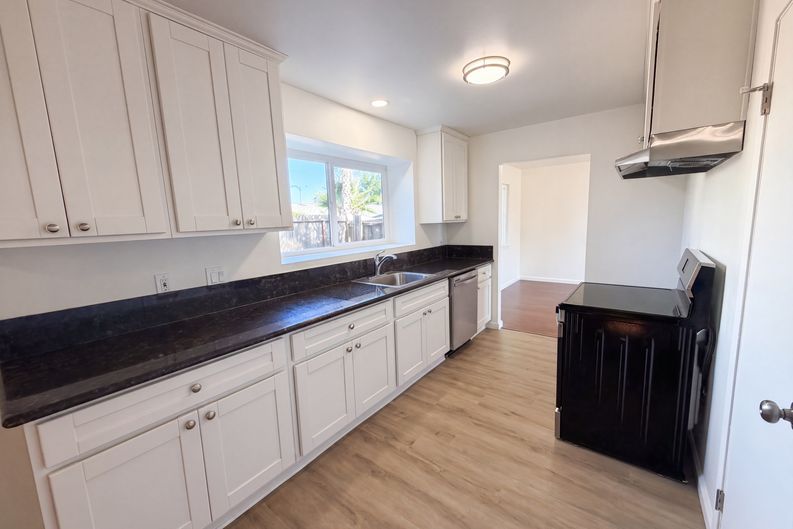 Photo 11 of 39 of 4948 Dewey Dr, Fair Oaks, CA