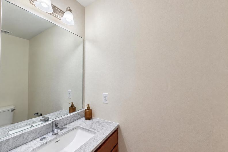 Photo 9 of 26 of 14414 Darrah Dr, Houston, TX