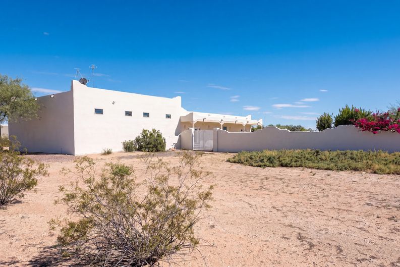 Photo 40 of 66 of 51340 W Iver Rd, Aguila, AZ
