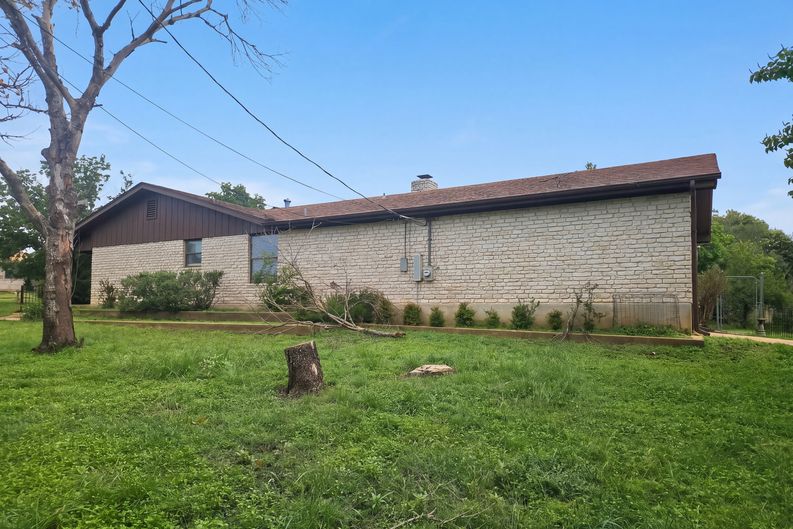Photo 9 of 24 of 306 Ranchero Rd, Kerrville, TX