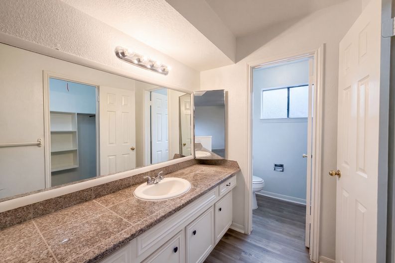 Photo 13 of 19 of 3714 Saint William Ln, Houston, TX