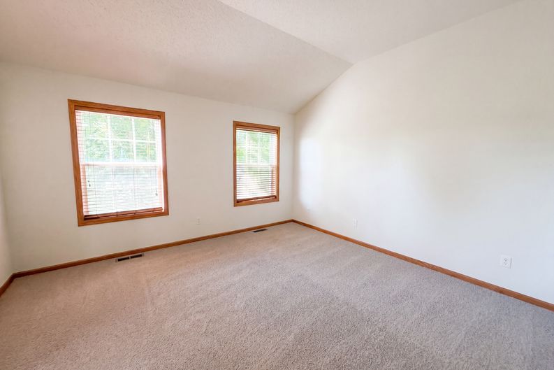 Photo 4 of 25 of 7231 Jewel Ln N, Maple Grove, MN