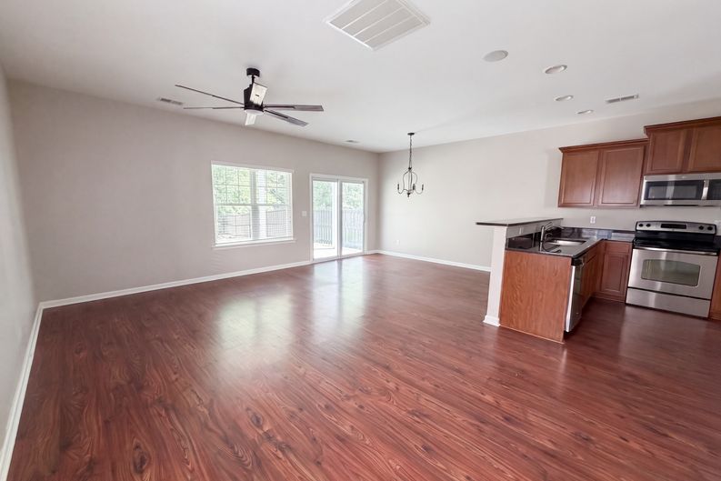 Photo 8 of 24 of 815 Parnell Ct, Columbia, SC