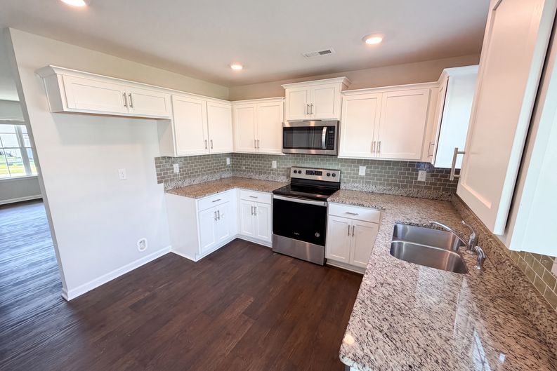 Photo 8 of 23 of 7244 Finnigan Rd, Charlotte, NC